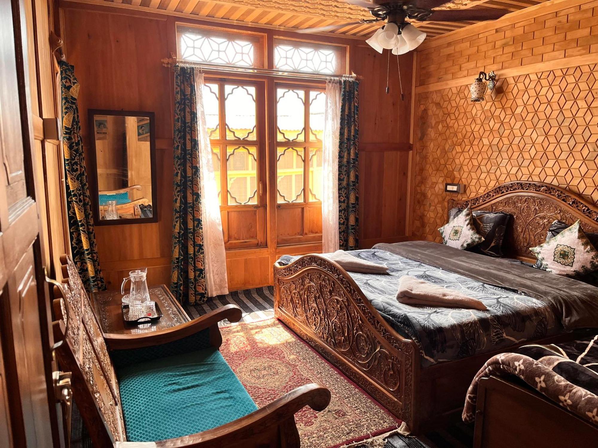The Heritage Group Of Houseboats Σριναγκάρ Εξωτερικό φωτογραφία