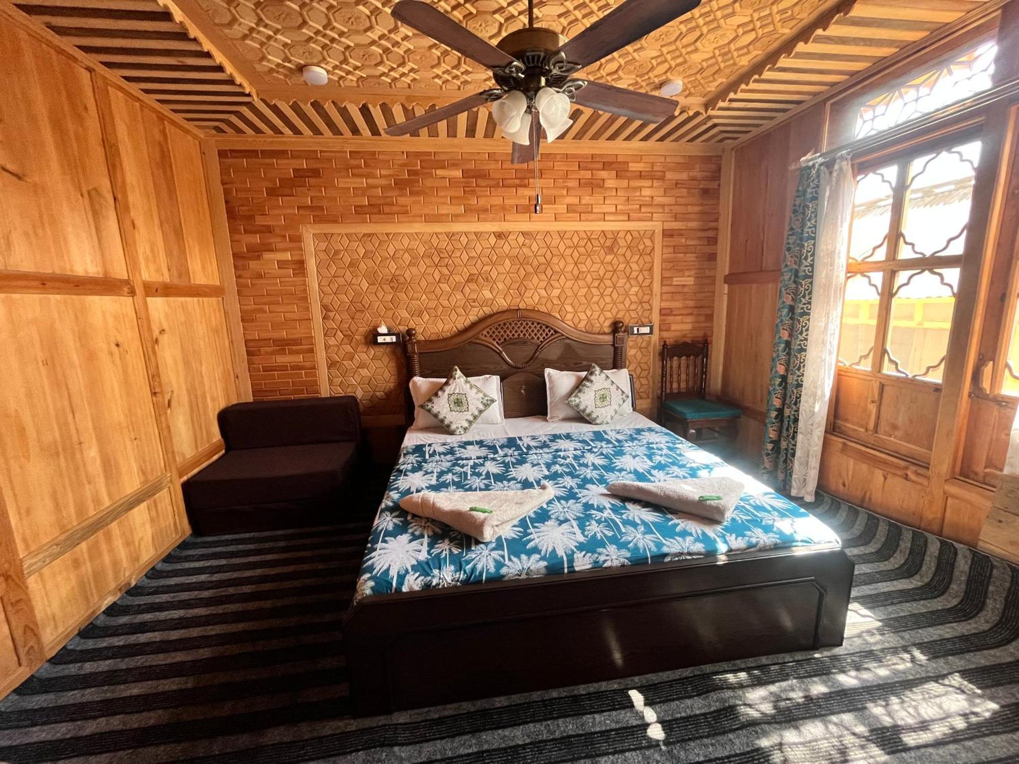 The Heritage Group Of Houseboats Σριναγκάρ Εξωτερικό φωτογραφία