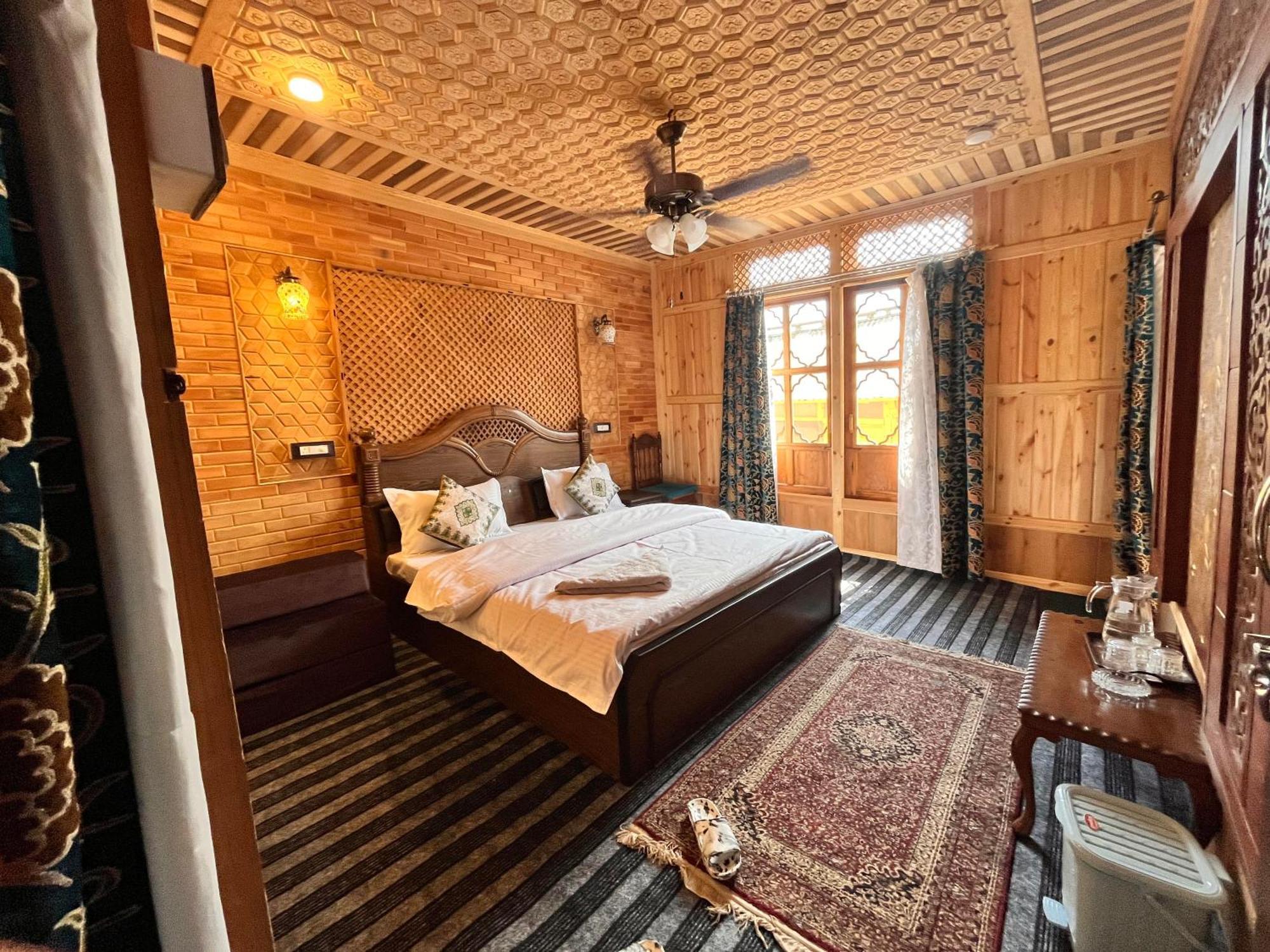 The Heritage Group Of Houseboats Σριναγκάρ Εξωτερικό φωτογραφία