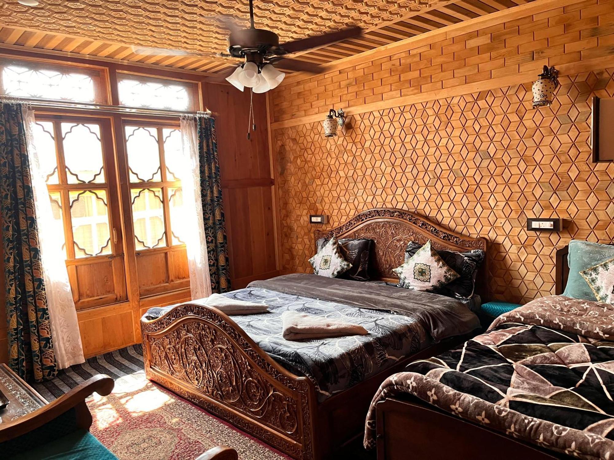 The Heritage Group Of Houseboats Σριναγκάρ Εξωτερικό φωτογραφία