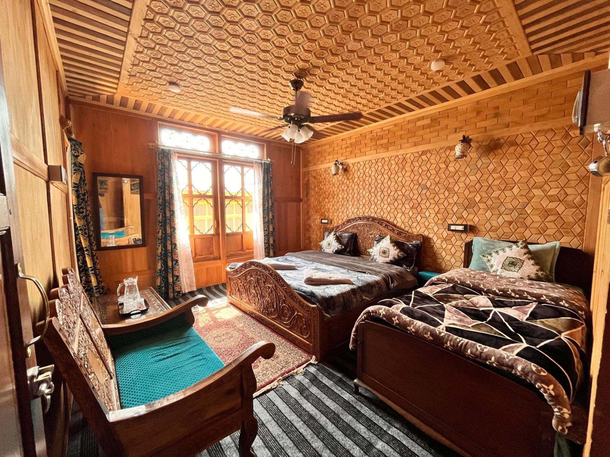 The Heritage Group Of Houseboats Σριναγκάρ Εξωτερικό φωτογραφία